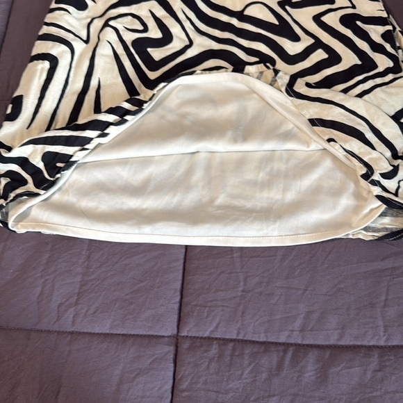 Abstract Pattern Mini Sleeveless Dress - Picture 6 of 7